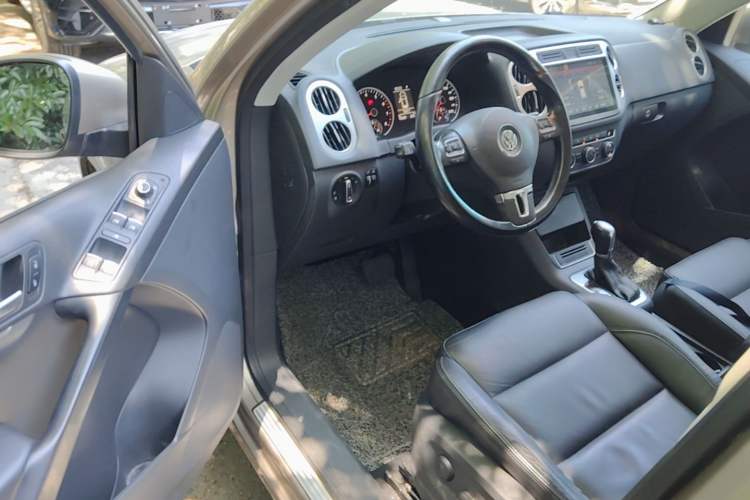 Used Volkswagen Tiguan 2015 1.8TSI Automatic Two-Wheel Drive Comfort Edition Interior 3