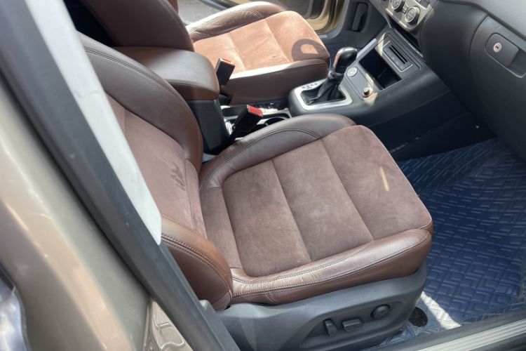 Used Volkswagen Tiguan 2015 2.0 TSI Automatic All-Wheel Drive Flagship Edition Interior 9