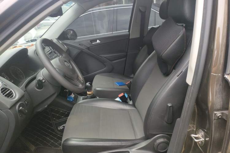 Used Volkswagen Tiguan 2015 1.8TSI Manual Two-Wheel Drive Fashion Edition Left Front Seat