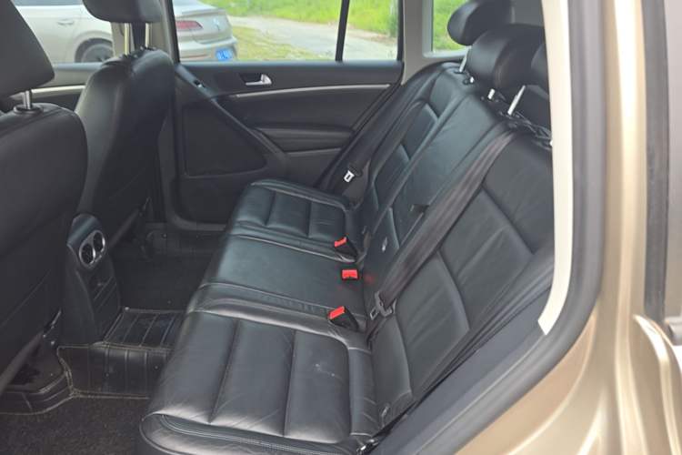 Used Volkswagen Tiguan 2015 1.8TSI Automatic Two-Wheel Drive Comfort Edition Left Rear Seat