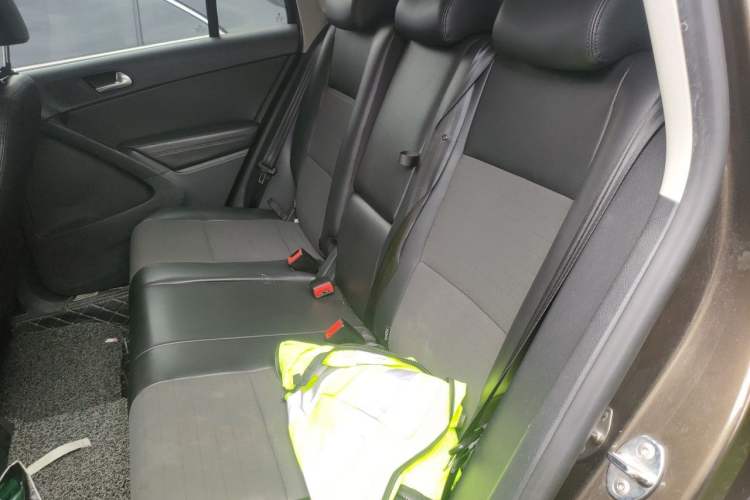 Used Volkswagen Tiguan 2015 1.8TSI Manual Two-Wheel Drive Fashion Edition Left Rear Seat