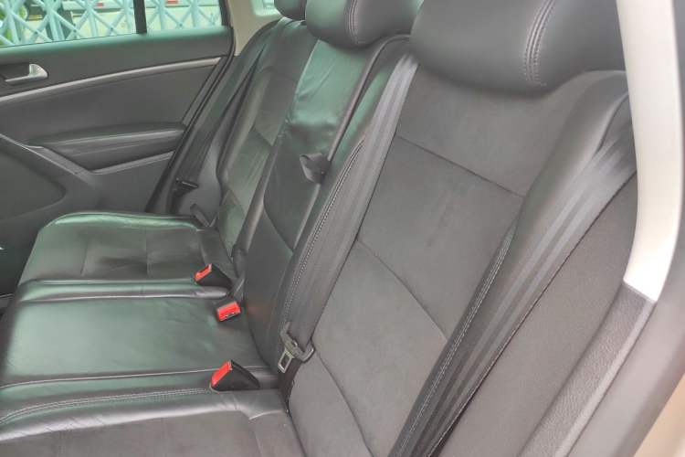 Used Volkswagen Tiguan 2015 2.0 TSI Automatic All-Wheel Drive Flagship Edition Left Rear Seat