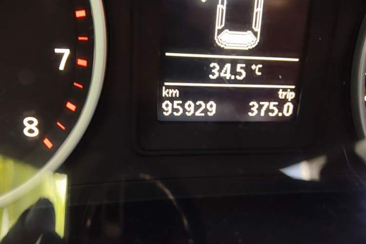Used Volkswagen Tiguan 2015 1.8TSI Automatic Two-Wheel Drive Comfort Edition Odometer Close Up