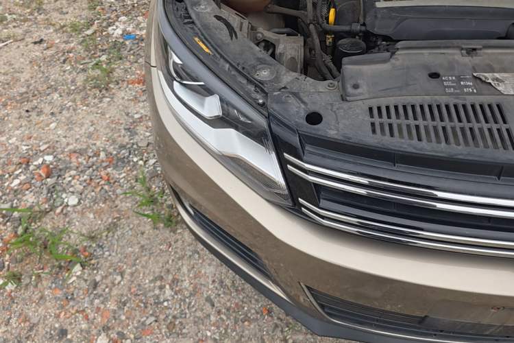 Used Volkswagen Tiguan 2015 1.8TSI Automatic Two-Wheel Drive Comfort Edition Right Front Headlight
