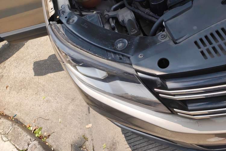 Used Volkswagen Tiguan 2015 2.0 TSI Automatic All-Wheel Drive Flagship Edition Right Front Headlight
