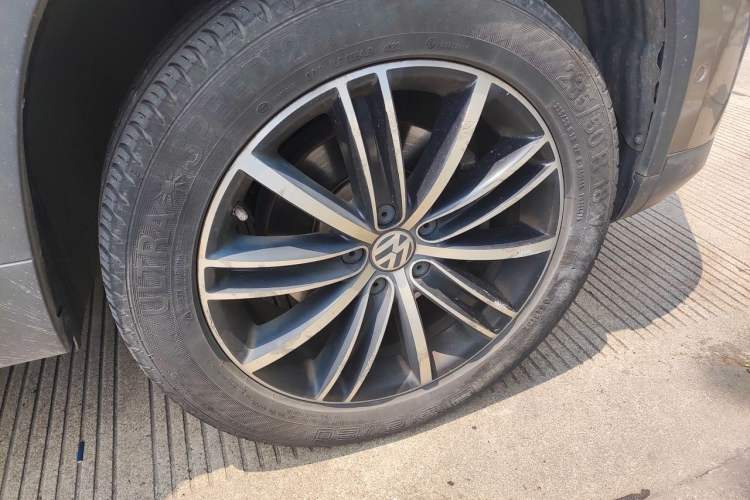 Used Volkswagen Tiguan 2015 2.0 TSI Automatic All-Wheel Drive Flagship Edition Right Front Wheel Hub