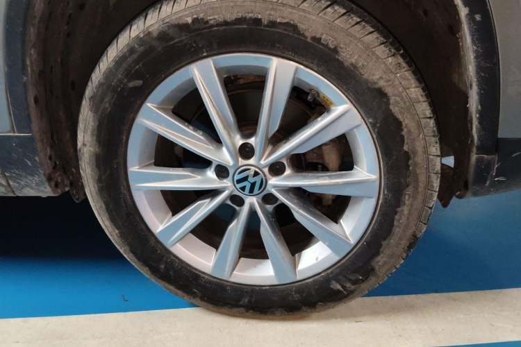 Used Volkswagen Tiguan 2015 1.8TSI Automatic Two-Wheel Drive Comfort Edition Right Front Wheel Hub