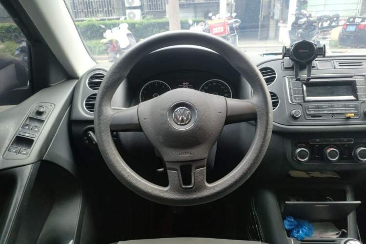 Used Volkswagen Tiguan 2015 1.8TSI Manual Two-Wheel Drive Fashion Edition Steering Wheel