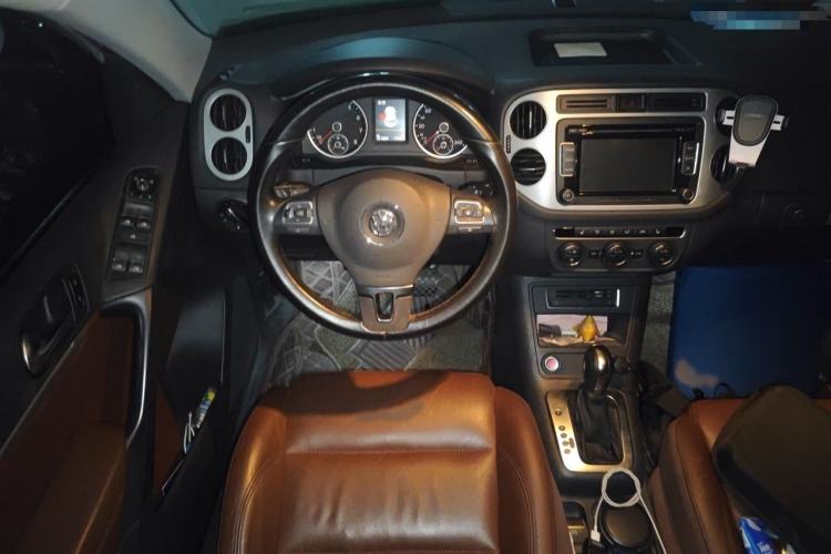 Used Volkswagen Tiguan 2015 1.8TSI Automatic Two-Wheel Drive Luxury Model Steering Wheel