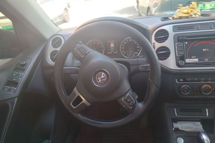 Used Volkswagen Tiguan 2015 1.8TSI Automatic All-Wheel-Drive Luxury Model Steering Wheel