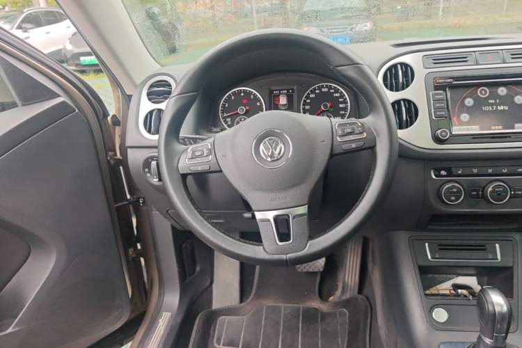 Used Volkswagen Tiguan 2015 1.8TSI Automatic Two-Wheel Drive Luxury Model Steering Wheel