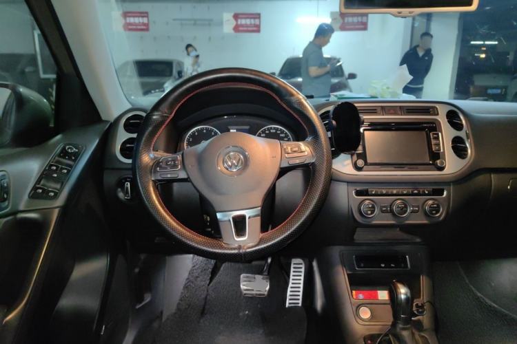 Used Volkswagen Tiguan 2015 2.0 TSI Automatic All-Wheel Drive Flagship Edition Steering Wheel