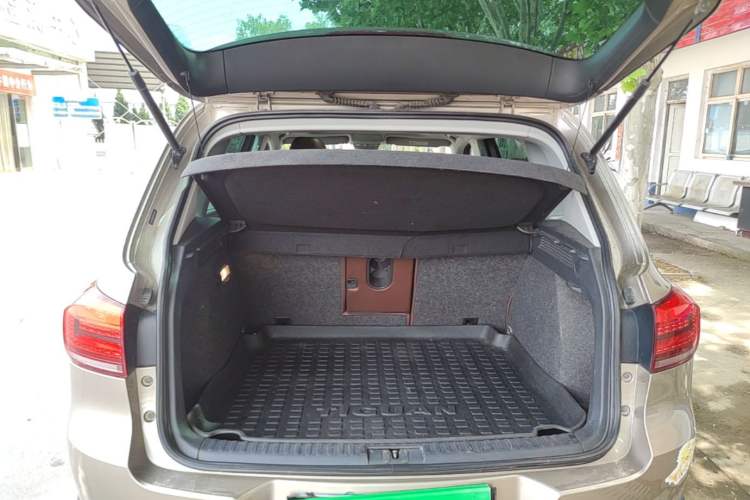 Used Volkswagen Tiguan 2015 2.0 TSI Automatic All-Wheel Drive Flagship Edition Trunk