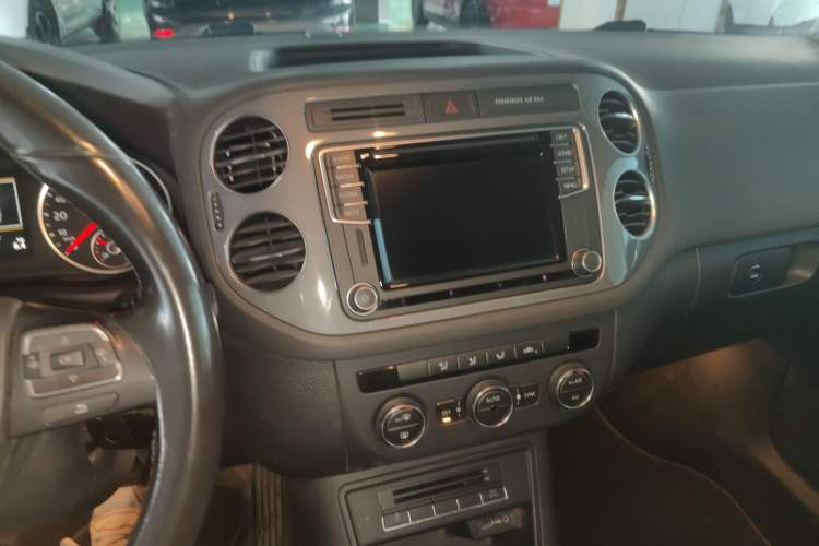 Used Volkswagen Tiguan 2016 2.0 TSI Four-Wheel Drive Standard Version Audio And AC Panel