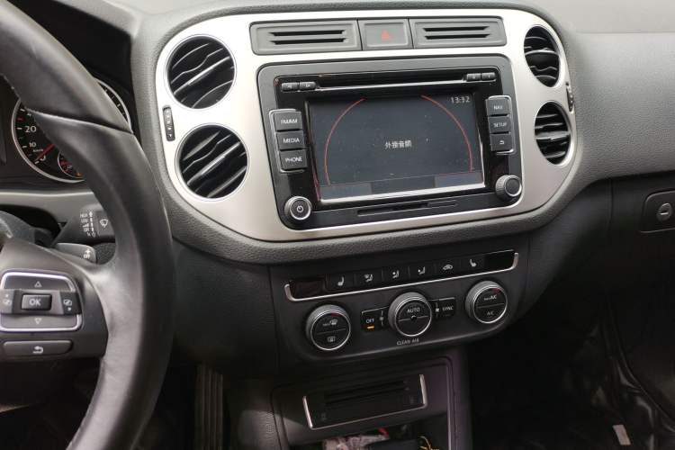 Used Volkswagen Tiguan 2016 300TSI Automatic Two-Wheel Drive Luxury Edition Audio And AC Panel