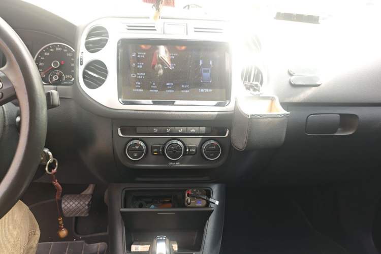 Used Volkswagen Tiguan 2016 280TSI Automatic Two-Wheel Drive Silk Road Comfort Edition Audio And AC Panel