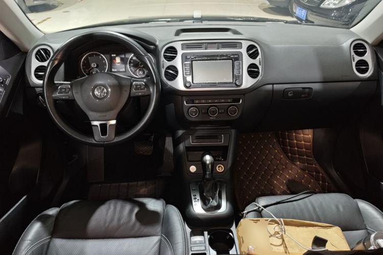 Used Volkswagen Tiguan 2016 300TSI Automatic All-Wheel Drive Luxury Edition Center Console