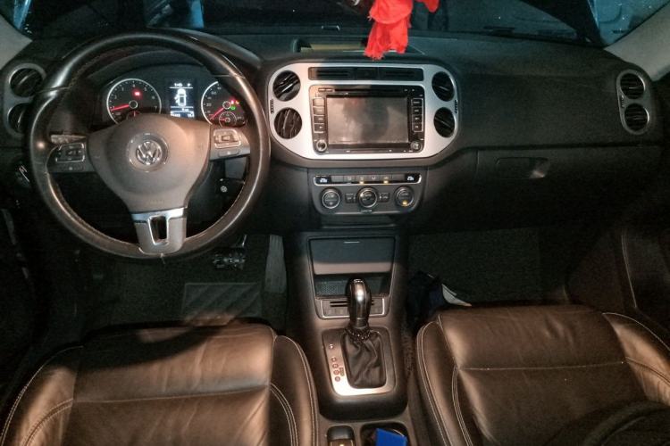 Used Volkswagen Tiguan 2016 280TSI Automatic Two-Wheel Drive Silk Road Comfort Edition Center Console