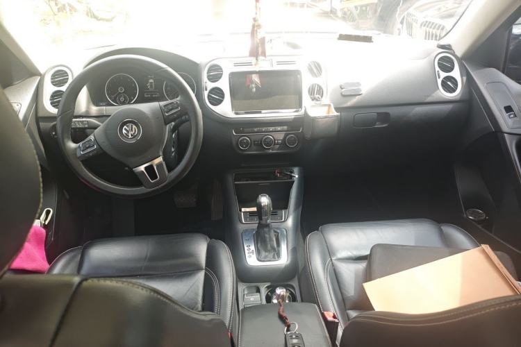 Used Volkswagen Tiguan 2016 280TSI Automatic Two-Wheel Drive Silk Road Comfort Edition Center Console