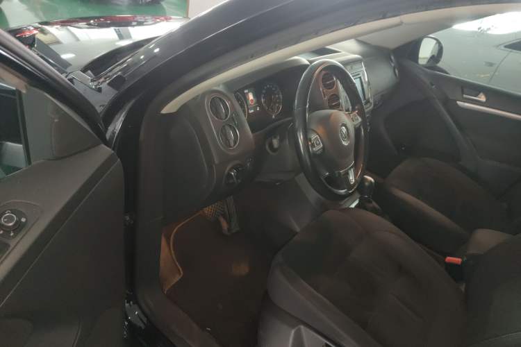 Used Volkswagen Tiguan 2016 2.0 TSI Four-Wheel Drive Standard Version Driver Seat