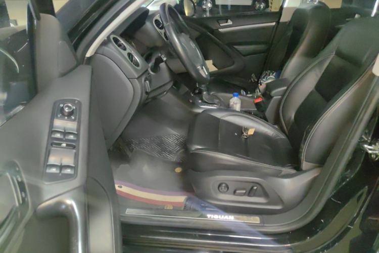 Used Volkswagen Tiguan 2016 300TSI Automatic All-Wheel Drive Luxury Edition Driver Seat