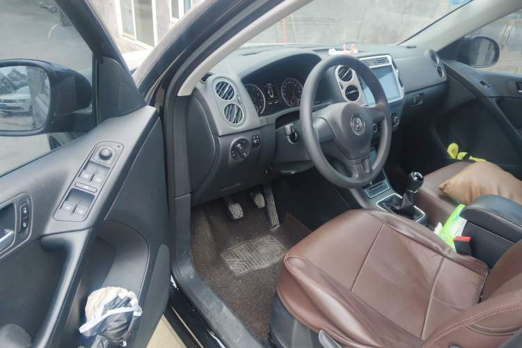 Used Volkswagen Tiguan 2016 300TSI Manual Two-Wheel Drive Trend Edition Driver Seat