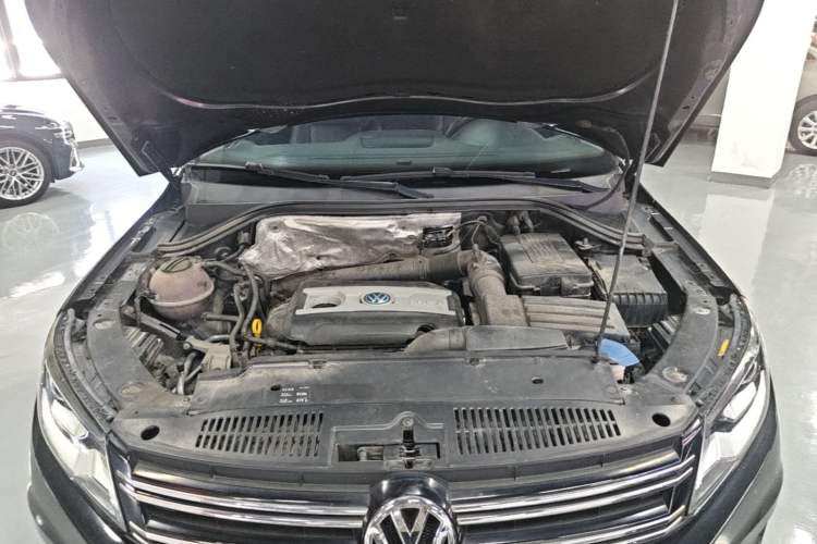 Used Volkswagen Tiguan 2016 300TSI Automatic Two-Wheel Drive Luxury Edition Engine Bay