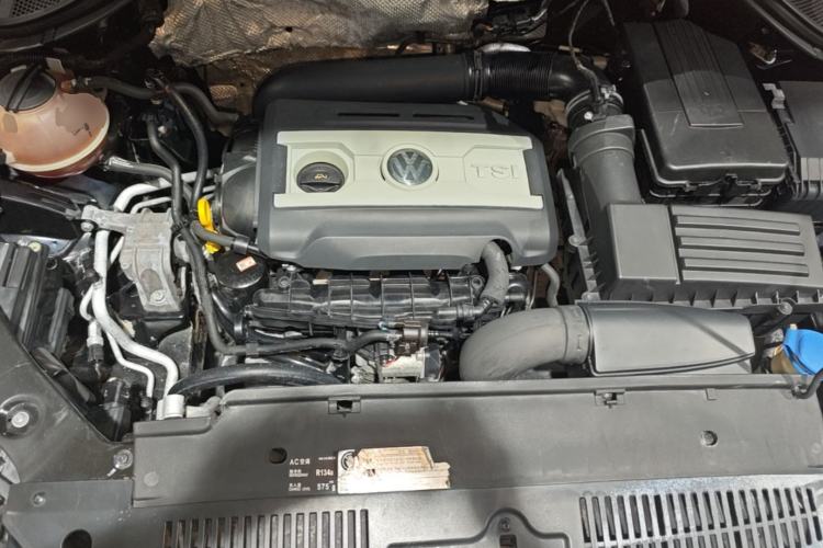 Used Volkswagen Tiguan 2016 300TSI Automatic All-Wheel Drive Luxury Edition Engine Bay