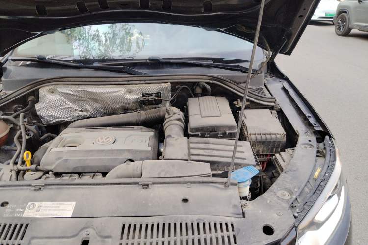 Used Volkswagen Tiguan 2016 300TSI Automatic All-Wheel Drive Luxury Edition Engine Bay Left