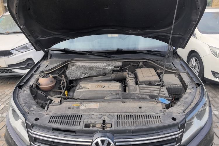 Used Volkswagen Tiguan 2016 2.0 TSI Four-Wheel Drive Standard Version Engine Bay
