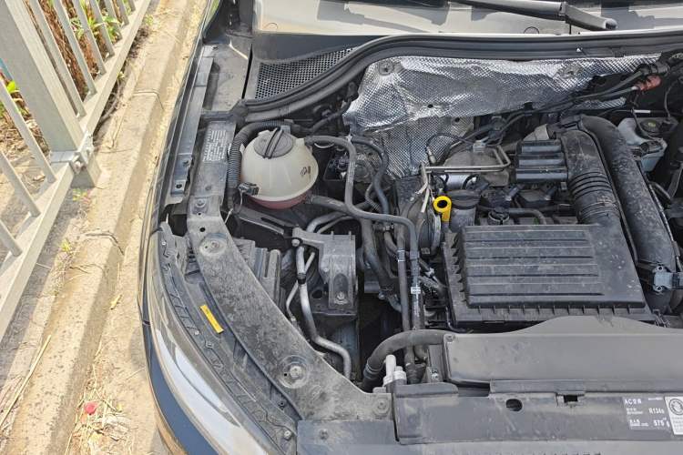 Used Volkswagen Tiguan 2016 280TSI Automatic Two-Wheel-Drive Silk Road Style Edition Engine Bay Right