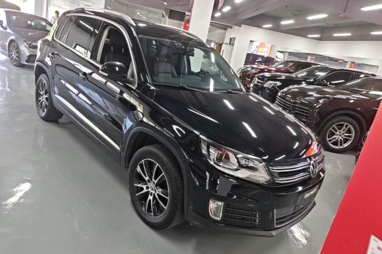 Used Volkswagen Tiguan 2016 300TSI Automatic Two-Wheel Drive Luxury Edition Front Right 45 Deg