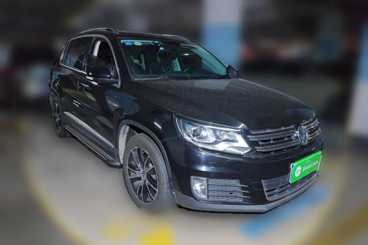 Used Volkswagen Tiguan 2016 300TSI Automatic All-Wheel Drive Luxury Edition Front Right 45 Deg