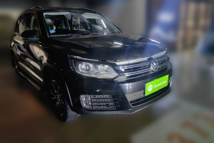 Used Volkswagen Tiguan 2016 300TSI Automatic All-Wheel Drive Luxury Edition Front Right 45 Deg