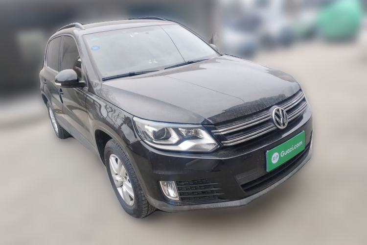 Used Volkswagen Tiguan 2016 300TSI Manual Two-Wheel Drive Trend Edition Front Right 45 Deg