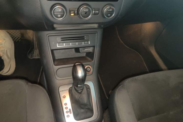 Used Volkswagen Tiguan 2016 2.0 TSI Four-Wheel Drive Standard Version Gear Lever