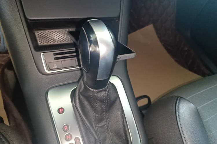 Used Volkswagen Tiguan 2016 300TSI Automatic Two-Wheel Drive Trend Edition Gear Lever