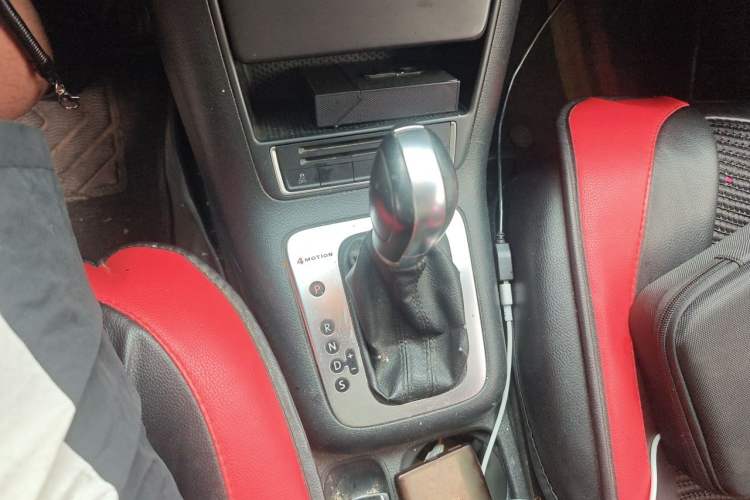 Used Volkswagen Tiguan 2016 300TSI Automatic All-Wheel Drive Fashion Vision Edition Gear Lever