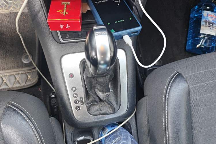 Used Volkswagen Tiguan 2016 280TSI Automatic Two-Wheel-Drive Silk Road Style Edition Gear Lever