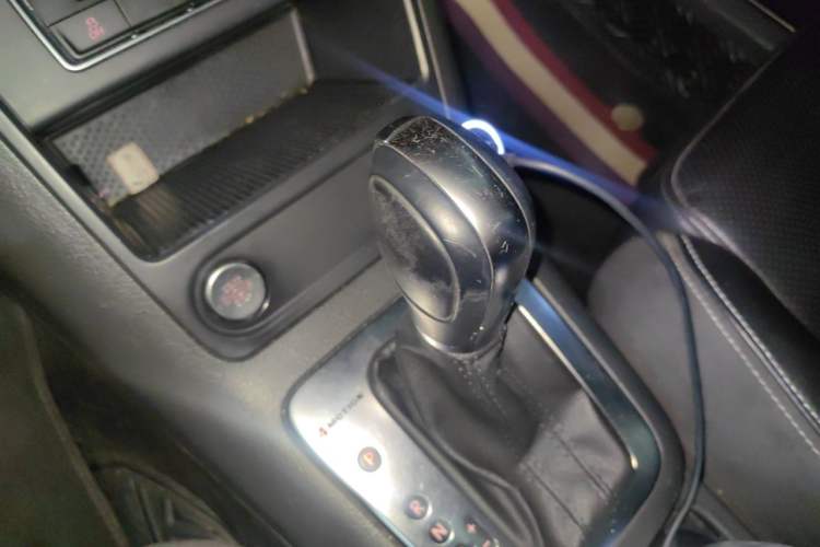 Used Volkswagen Tiguan 2016 300TSI Automatic All-Wheel Drive Luxury Edition Gear Lever