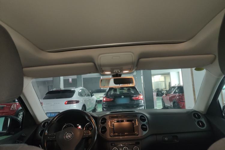 Used Volkswagen Tiguan 2016 2.0 TSI Four-Wheel Drive Standard Version Headliner