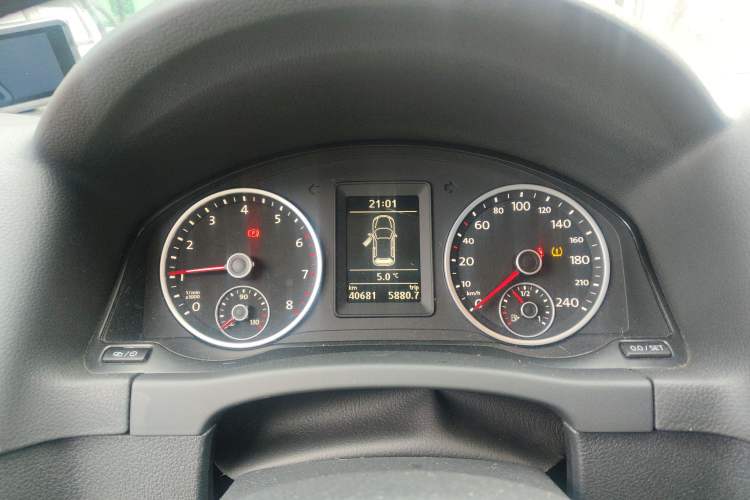 Used Volkswagen Tiguan 2016 300TSI Manual Two-Wheel Drive Trend Edition Instrument Cluster