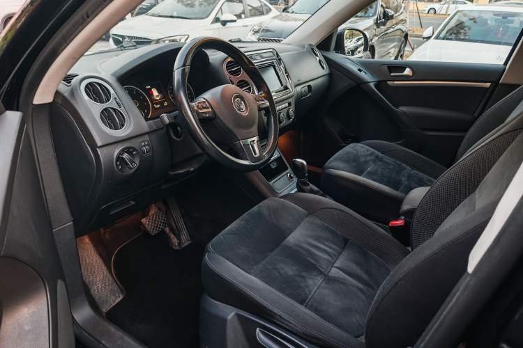 Used Volkswagen Tiguan 2016 2.0 TSI Four-Wheel Drive Standard Version Interior 2