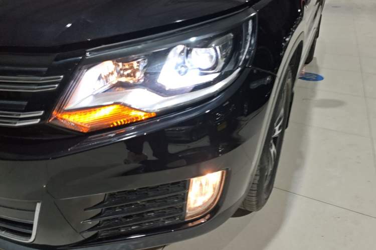 Used Volkswagen Tiguan 2016 300TSI Automatic All-Wheel Drive Luxury Edition Left Front Headlight