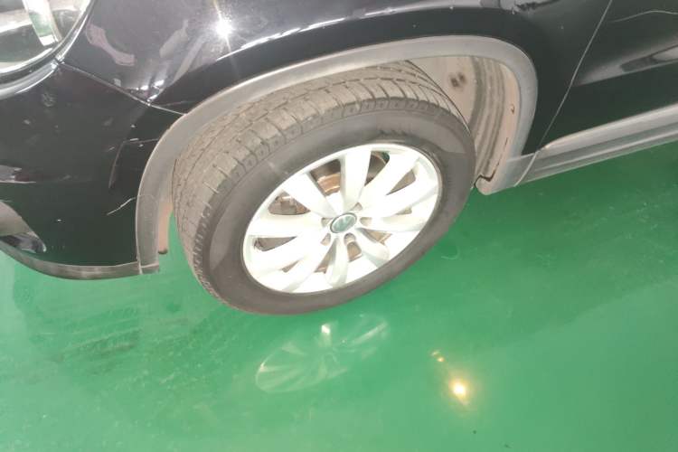 Used Volkswagen Tiguan 2016 2.0 TSI Four-Wheel Drive Standard Version Left Front Wheel Hub