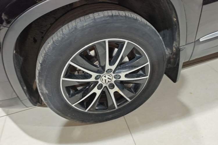 Used Volkswagen Tiguan 2016 300TSI Automatic All-Wheel Drive Luxury Edition Left Front Wheel Hub