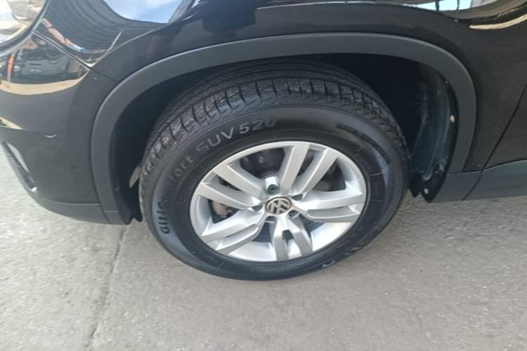 Used Volkswagen Tiguan 2016 300TSI Automatic Two-Wheel Drive Trend Edition Left Front Wheel Hub