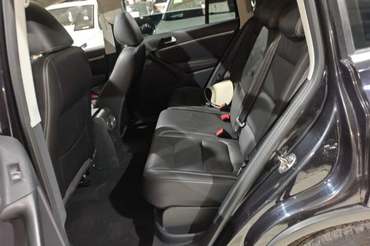 Used Volkswagen Tiguan 2016 300TSI Automatic All-Wheel Drive Luxury Edition Left Rear Seat