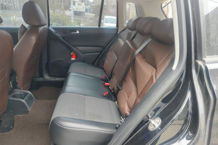 Used Volkswagen Tiguan 2016 300TSI Manual Two-Wheel Drive Trend Edition Left Rear Seat