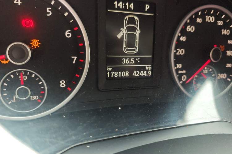 Used Volkswagen Tiguan 2016 300TSI Automatic All-Wheel Drive Fashion Vision Edition Odometer Close Up